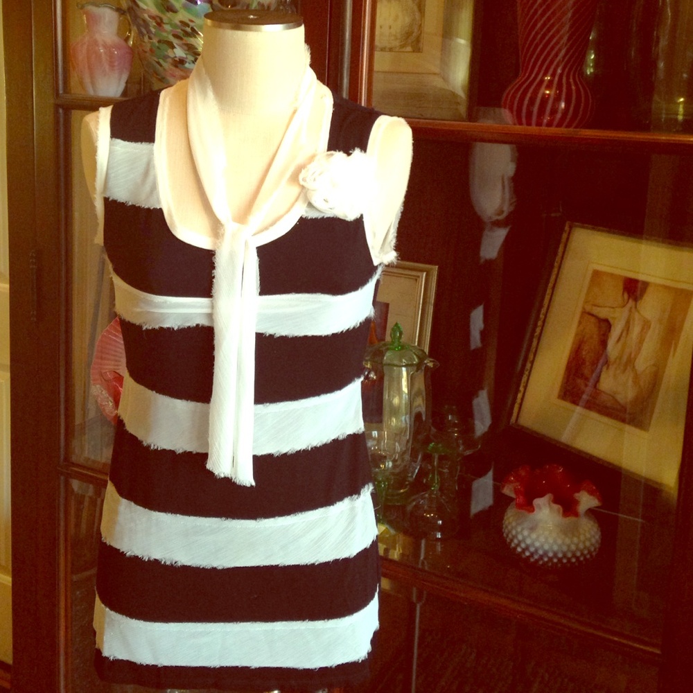 Dressy tank withe white scarf